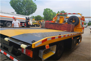 芒康附近拖车电话号码服务